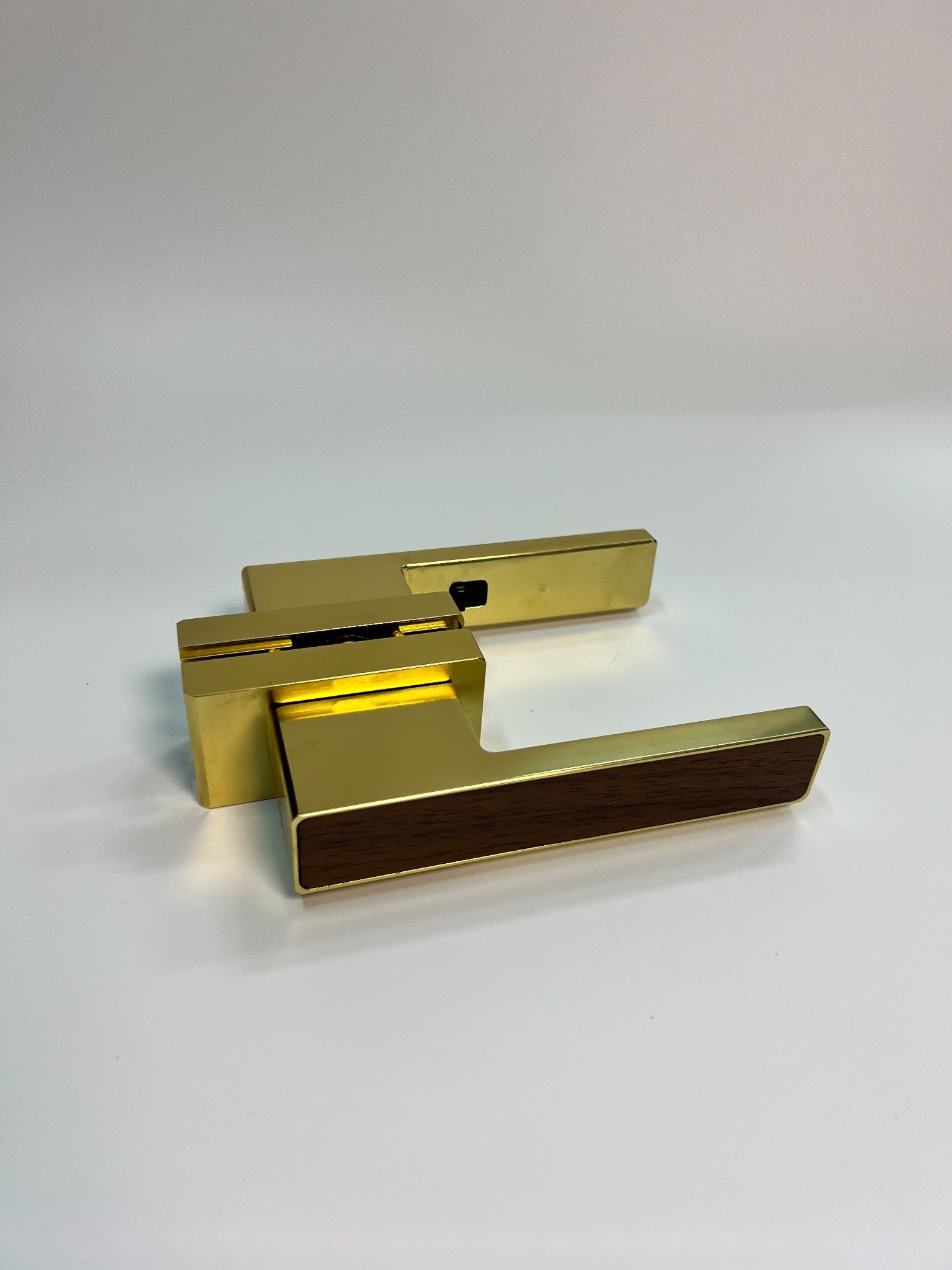 Y38 Ultra-Slim Swing Door Lock - Single Glazing - Image 3